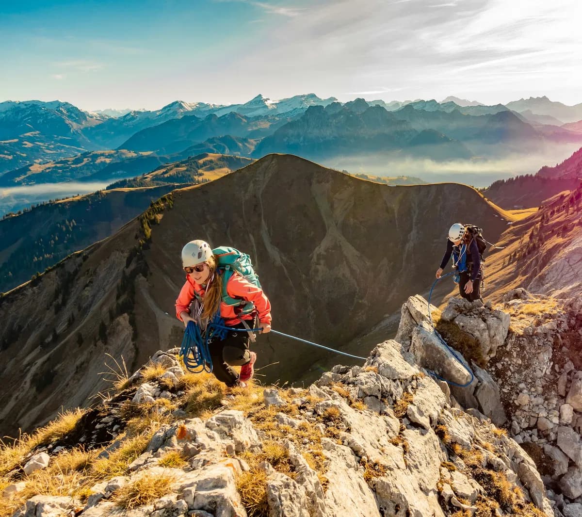 Innsbrucker Bergführer mit seinem Gast am Brandjoch Südgrat auf die Vordere Brandjochspitze
