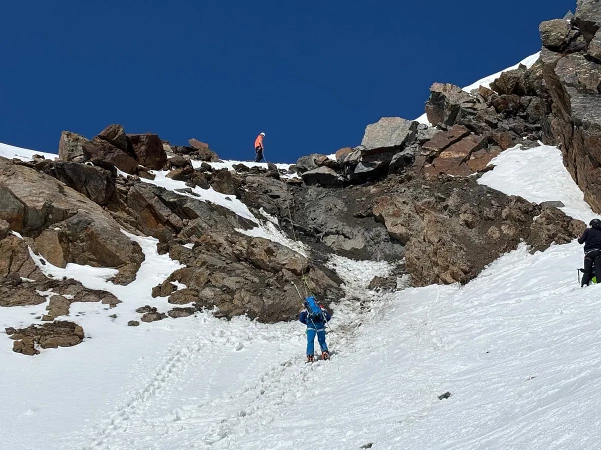 Bergführer an der Abseilstelle richtung cima Pejo
