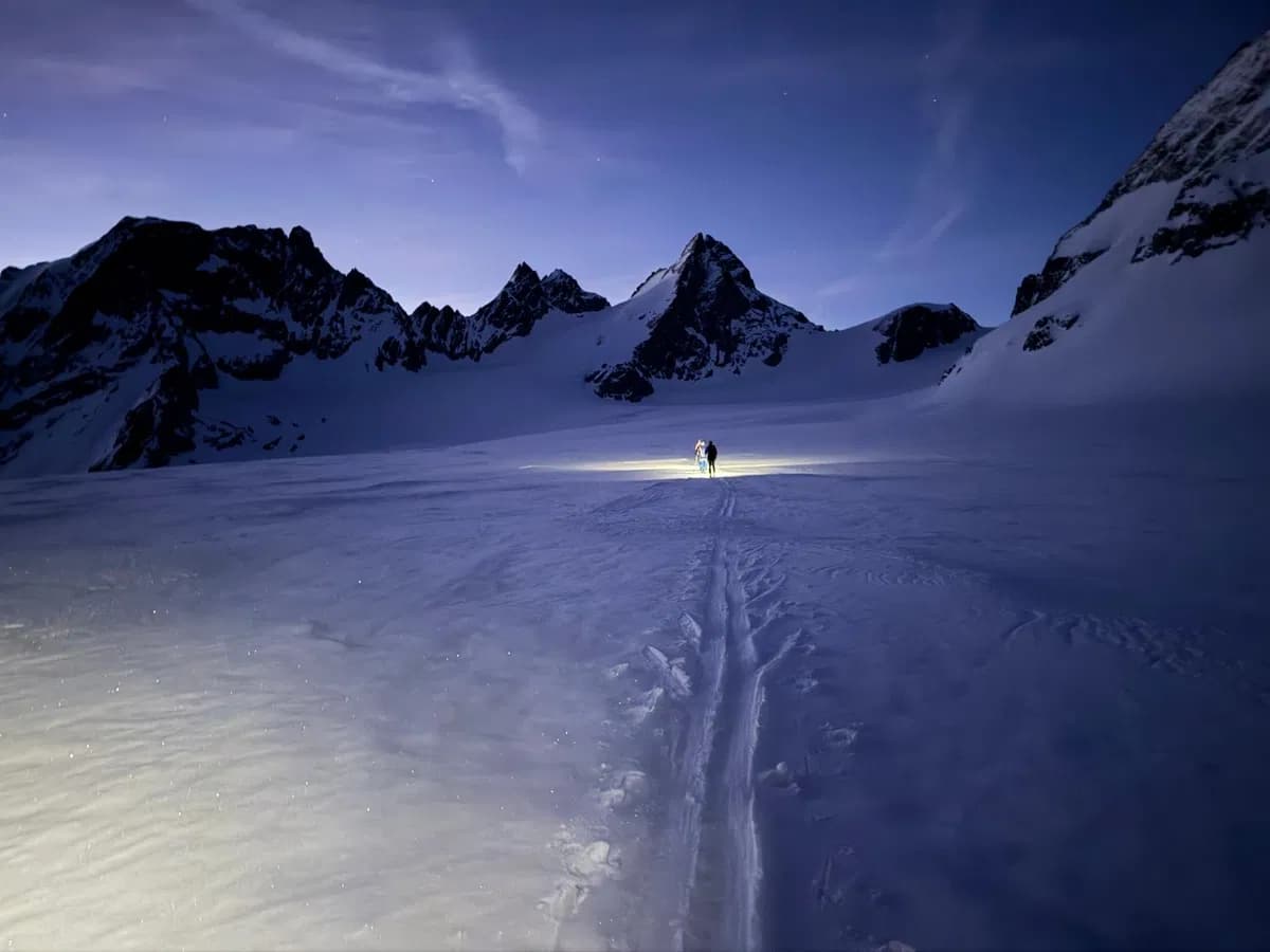 Start von der Vignettes Hütte im Dunklen Richtung Zermatt auf der Haute Route